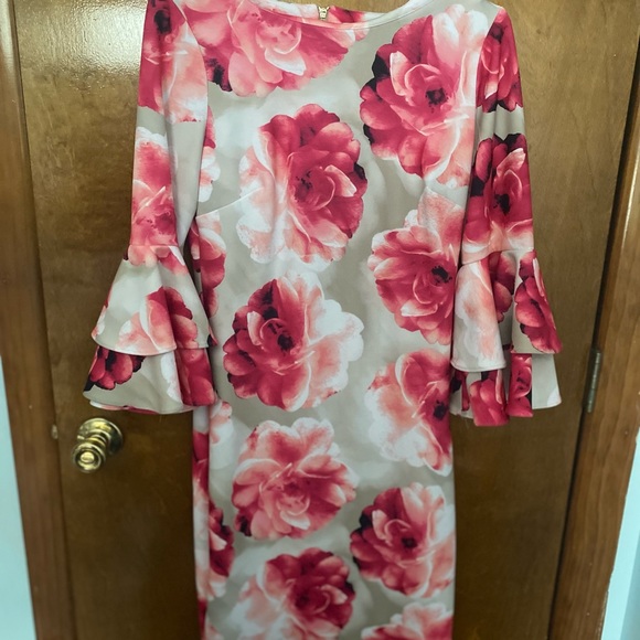 🌟Calvin Klein Floral Bell Sleeve Dress - Picture 5 of 11